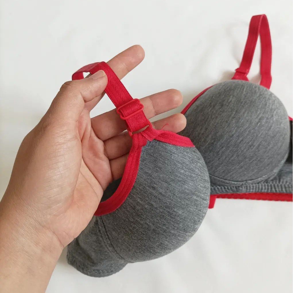 سوتین اسفنجی نازک بدون فنر سایز 80تا 85 با طرح ساده و شیک . سوتین اسفنجی ساده