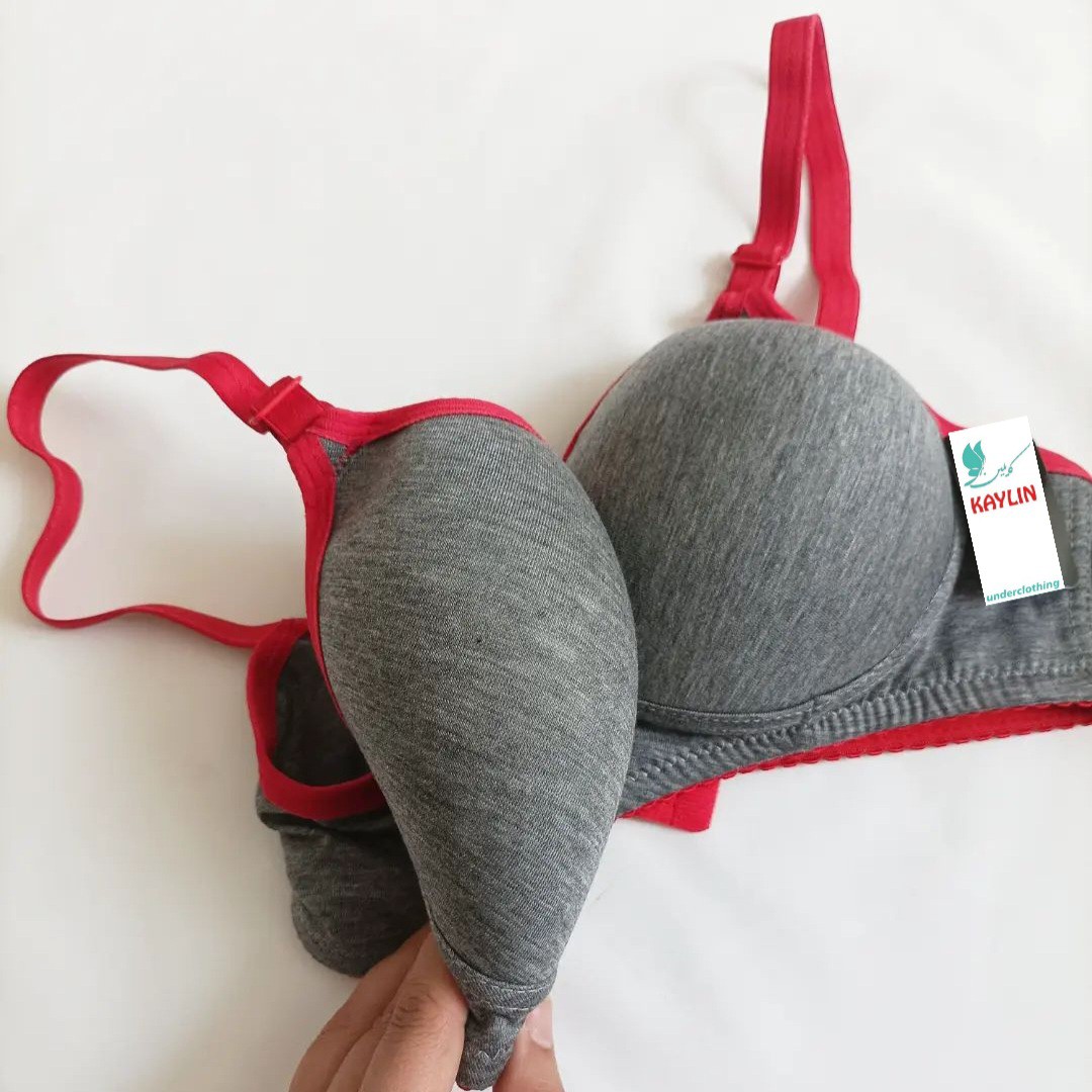 سوتین اسفنجی نازک بدون فنر سایز 80تا 85 با طرح ساده و شیک . سوتین اسفنجی ساده