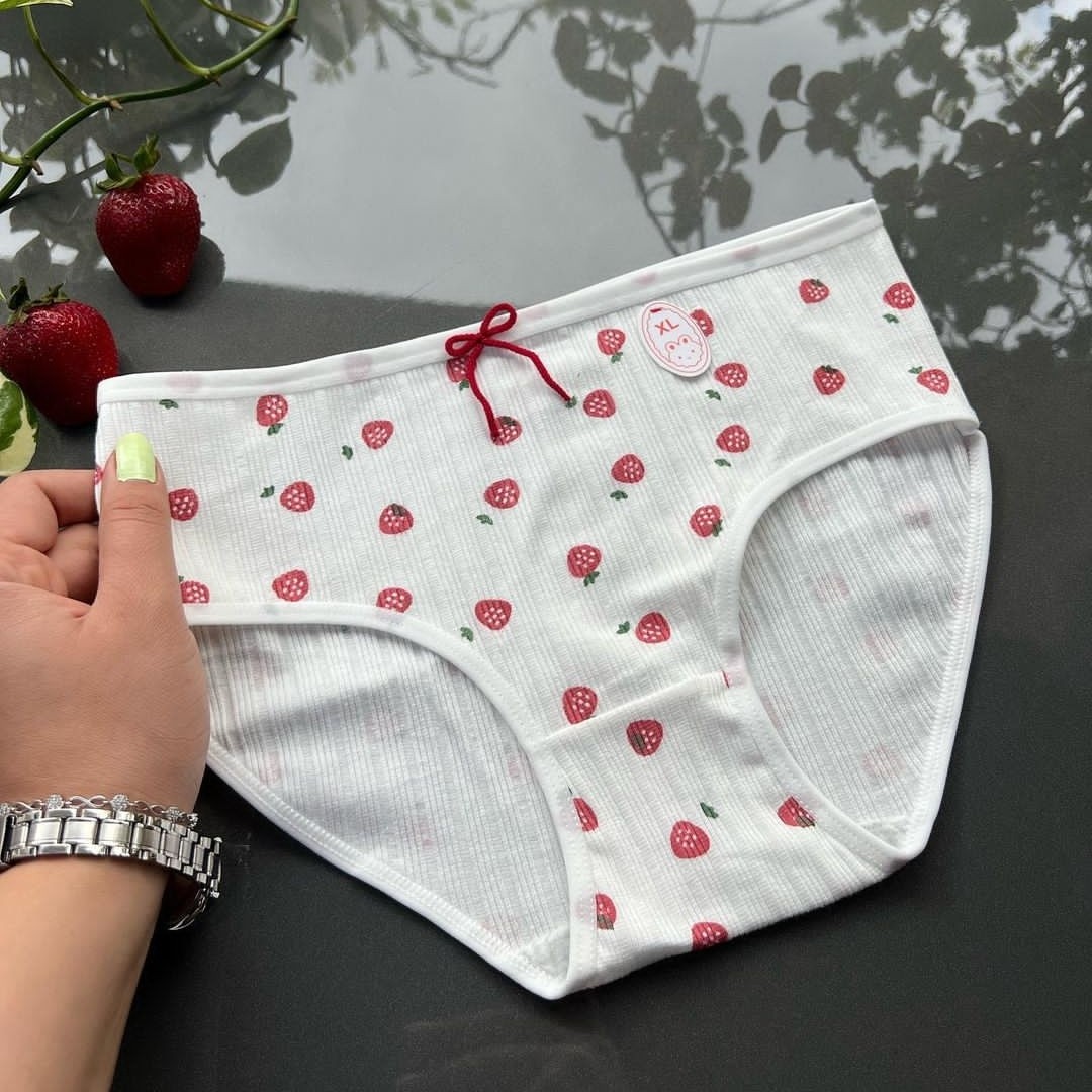 شورت طرح توت فرنگی تمام نخ ضد حساسیت سایز بزرگ مناسب تاسایز44